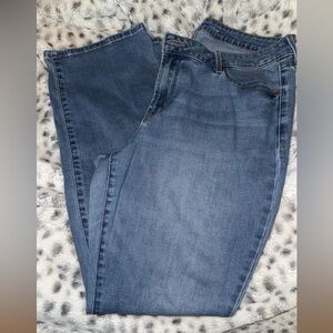Old Navy Women's Straight Leg Jeans in Denim Blue